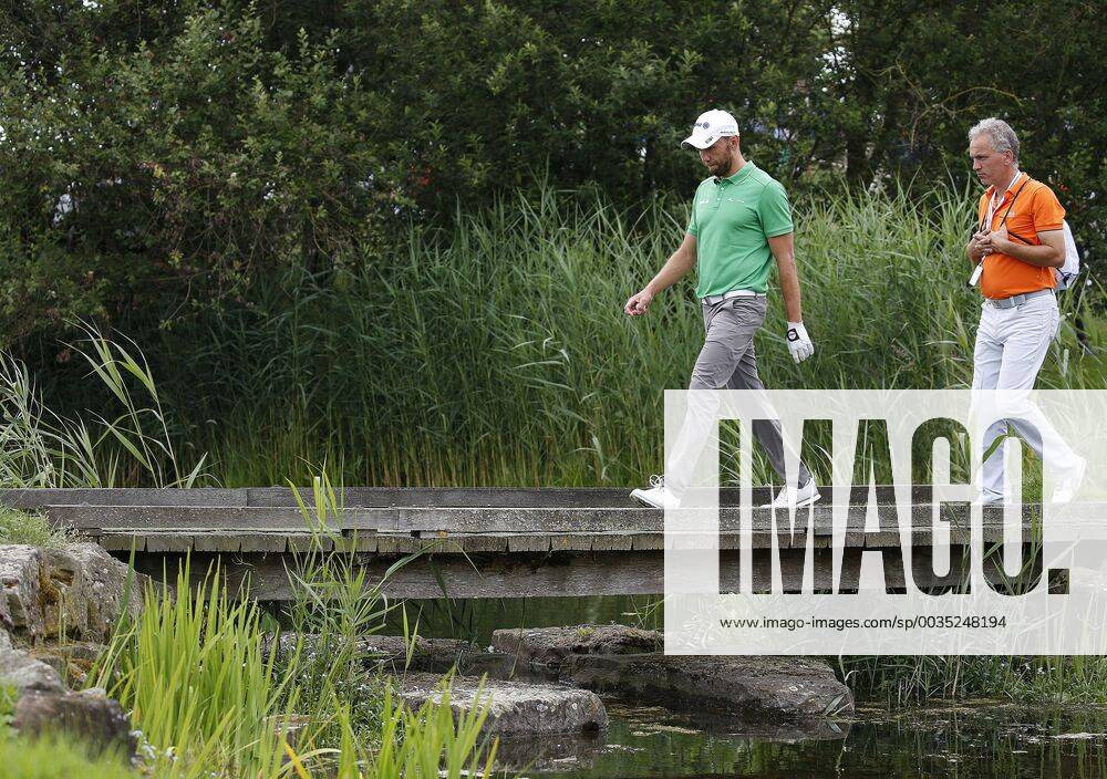 Golf 30 BMW International Open Golf Club Lärchenhof Pulheim near Cologne on 24 June 2018 Maximilian KIEFFER GER li crosses a bridge on his way to the fairway after his tee shot