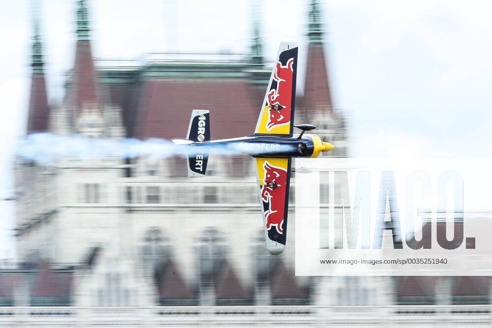 - SPORT (180625) -- BUDAPEST, June 25, 2018 -- Czech pilot Martin Sonka flies his aircraft at the 2018 Red Bull Air Race World Championship WM Weltmeisterschaft in Budapest, Hungary, on June 24, 2018. ) (SP)HUNGARY-BUDAPEST-RED BULL-AIR RACE CsabaxDomotor