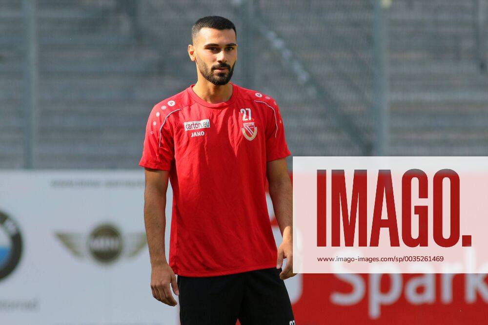 Lawn start of FC Energie Cottbus with spectators 27 New arrival Abdulkadir Beyazit Soccer 3 Liga Rasen Training start FC Energie Cottbus