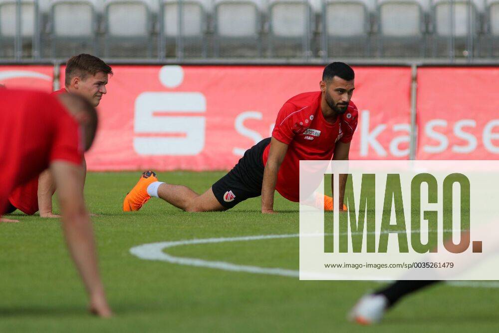 Lawn start of FC Energie Cottbus with spectators 27 New arrival Abdulkadir Beyazit Soccer 3 Liga Rasen Training start FC Energie Cottbus