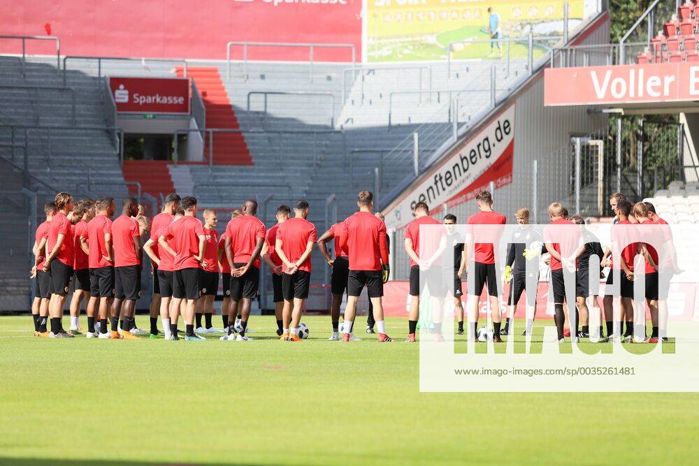 Lawn start of FC Energie Cottbus with spectators Soccer 3 Liga Rasen Training start FC Energie Cottbus