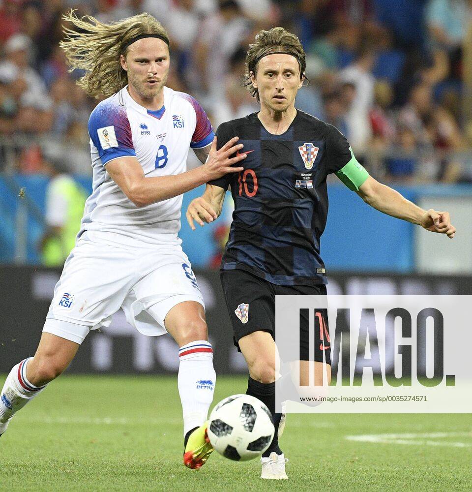 - SPORT (180626) -- ROSTOV-ON-DON, June 26, 2018 -- Luka Modric (R) of Croatia vies with Birkir Bjarnason of Iceland during the 2018 FIFA World Cup WM Weltmeisterschaft Fussball Group D match between Iceland and Croatia in Rostov-on-Don, Russia, June 26, 2018.) (SP)RUSSIA-ROSTOV-ON-DON-2018 WORLD CUP-GROUP D-ICELAND VS CROATIA LuixSiuxWai