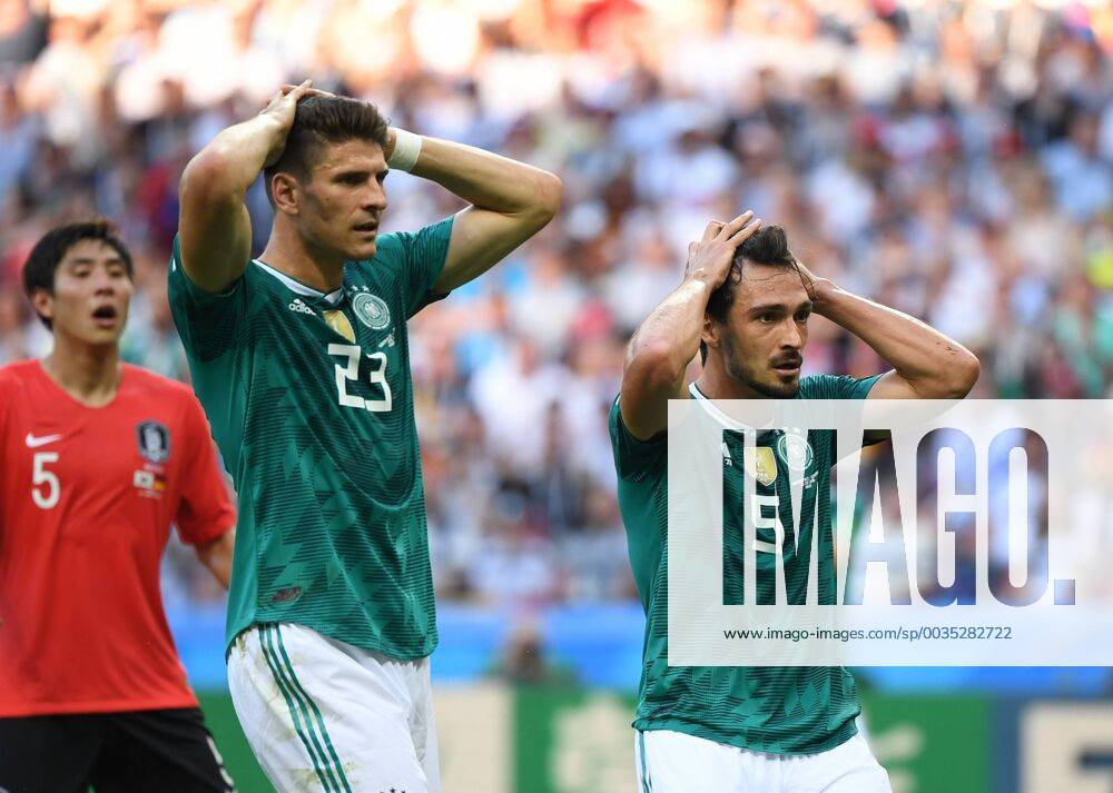 KW26 Bilder de Tages - SPORT (180627) -- KAZAN, June 27, 2018 -- Mario Gomez (C) and Mats Hummels of Germany react during the 2018 FIFA World Cup WM Weltmeisterschaft Fussball Group F match between Germany and South Korea in Kazan, Russia, June 27, 2018. ) (SP)RUSSIA-KAZAN-2018 WORLD CUP-GROUP F-GERMANY VS SOUTH KOREA LixGa
