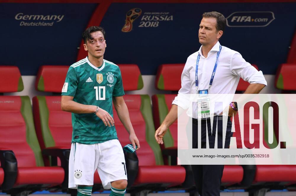 FIFA World Cup 2018 Preliminary Round Group F South Korea Germany 27 06 2018 Mesut Oezil li and Team Manager Oliver Bierhoff re both Germany are disappointed after the final whistle