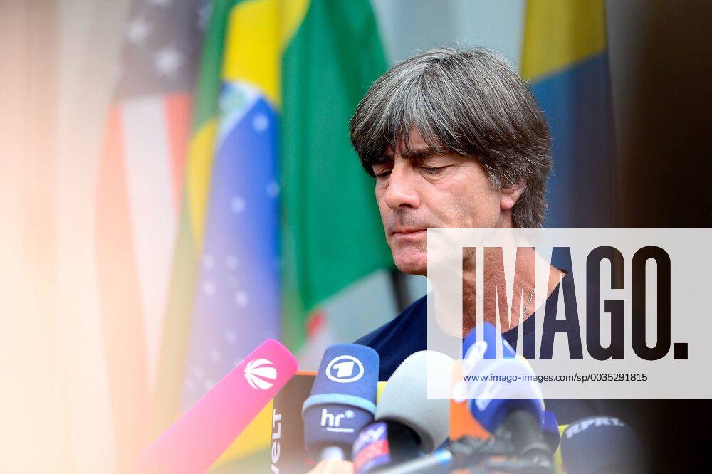 Football World Cup 2018 Arrival of the German national team DFB in Frankfurt emporer Joachim Loew National coach Frankfurt kp