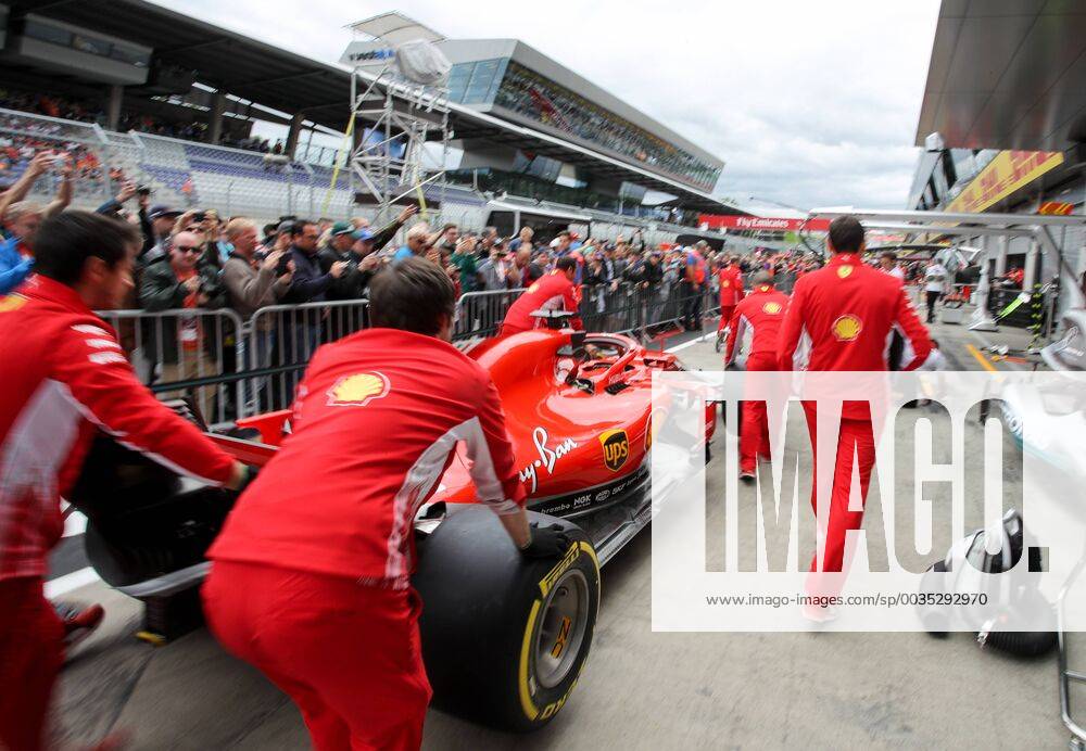 FORMULA 1 - GP of Austria 2018 SPIELBERG,AUSTRIA,28.JUN.18 - MOTORSPORTS, FORMULA 1 - Grand Prix of Austria, Red Bull Ring, preview. Image shows the pitlane walk and a car. GEPAxpictures Klansek