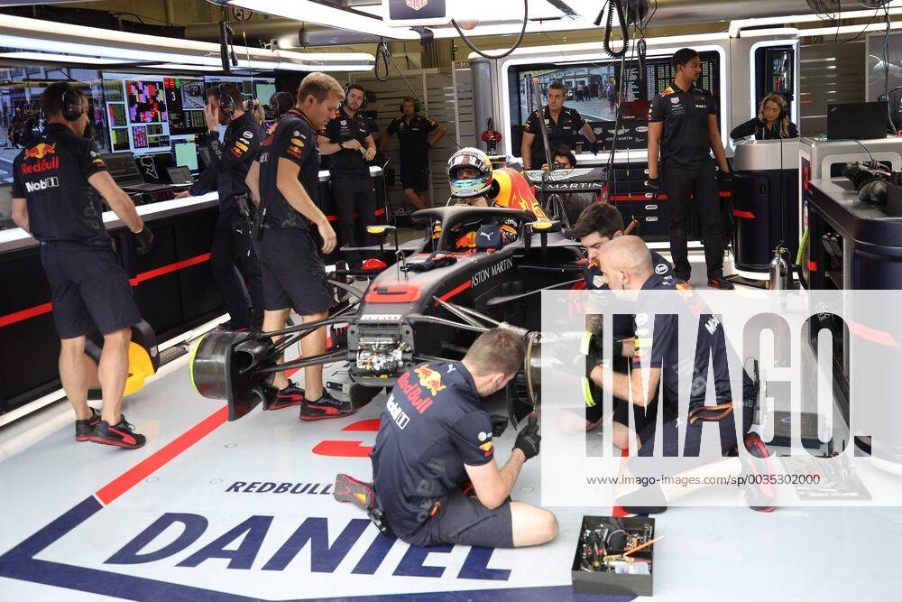 FORMULA 1 - GP of Austria 2018 SPIELBERG,AUSTRIA,29.JUN.18 - MOTORSPORTS, FORMULA 1 - Grand Prix of Austria, Red Bull Ring, free practice. Image shows Daniel Ricciardo (AUS Red Bull Racing). GEPAxpictures xChristianxWalgram