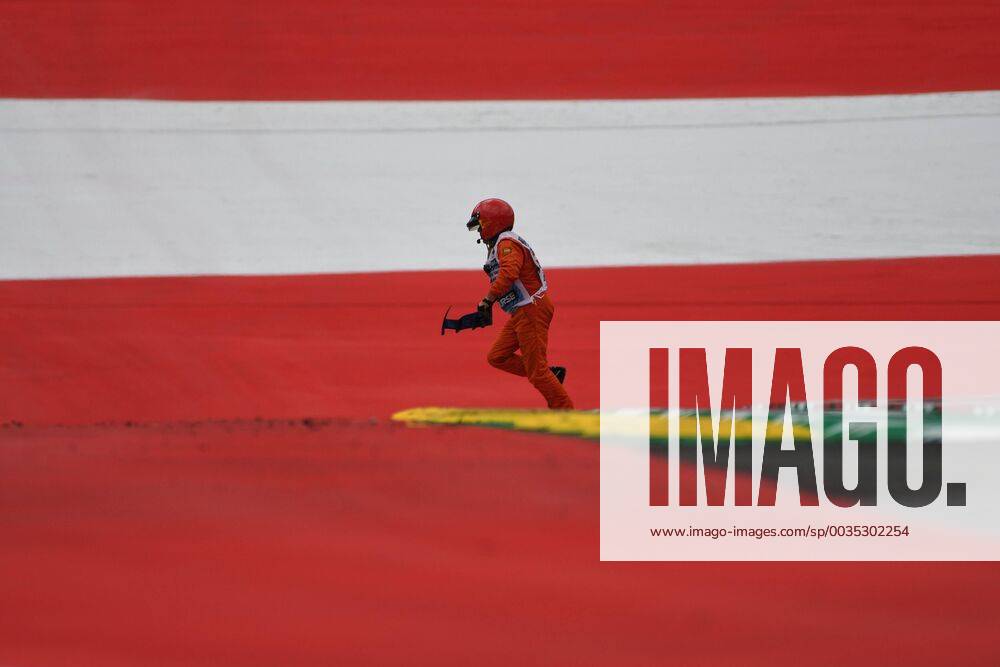 A brave marshal gathers parts of Stoffel Vandoorne McLaren F1 Team on Formula 1 Grand Prix of Austria Red Bull Ring 28 06 2018 Formula 1 Grand Prix of Austria Red Bull Ring 28 06 2018 Spielberg