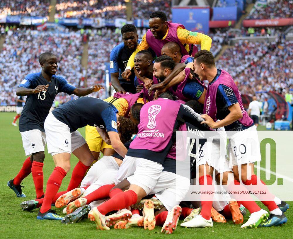 WM 2018, Frankreich - Argentinien (180630) -- KAZAN, June 30, 2018 -- Players of France celebrate Kylian Mbappe s goal during the 2018 FIFA World Cup WM Weltmeisterschaft Fussball round of 16 match between France and Argentina in Kazan, Russia, June 30, 2018. France won 4-3 and advanced to the quarter-final. ) (SP)RUSSIA-KAZAN-2018 WORLD CUP-ROUND OF 16-FRANCE VS ARGENTINA LixGa