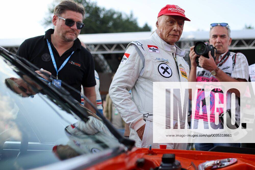FORMULA 1 - GP of Austria 2018 SPIELBERG,AUSTRIA,30.JUN.18 - MOTORSPORTS - Grand Prix of Austria, Red Bull Ring, legends parade. Image shows Niki Lauda (BMW 3.0 CSL). GEPAxpictures Klansek