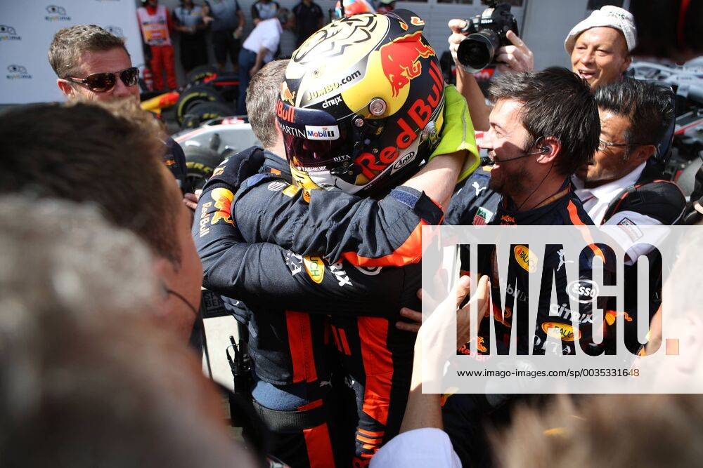FORMULA 1 - GP of Austria 2018 SPIELBERG,AUSTRIA,01.JUL.18 - MOTORSPORTS - Grand Prix of Austria, Red Bull Ring. Image shows the rejoicing of Max Verstappen (NED Aston Martin Red Bull Racing). GEPAxpictures xAndreasxPranter