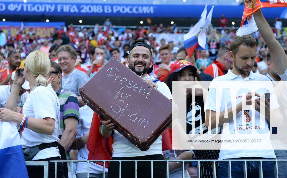 Soccer Men Season 2017 18 World Cup in Russia Round of 16 Spain Russia in Moscow Lushnikov a Russian fan wishes Spain the trip home Present or Spain 01 07 2018