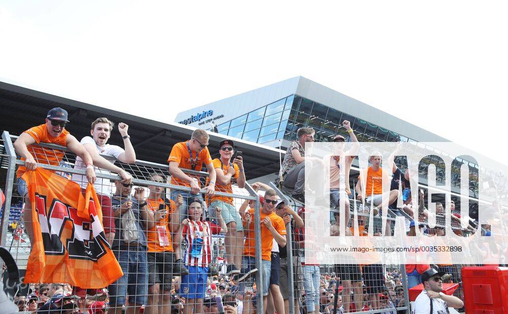 MOTORSPORTS - The Flying Bulls Air Show SPIELBERG,AUSTRIA,01.JUL.18 - MOTORSPORTS - The Flying Bulls Air Show. Image shows fans. GEPAxpictures xAndreasxPranter