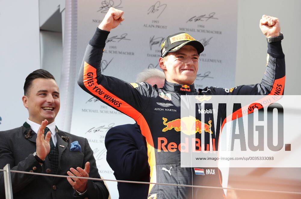 MOTORSPORTS - The Flying Bulls Air Show SPIELBERG,AUSTRIA,01.JUL.18 - MOTORSPORTS - The Flying Bulls Air Show. Image shows musician Andreas Gabalier and the rejoicing of Max Verstappen (NED Red Bull Racing). GEPAxpictures xAndreasxPranter