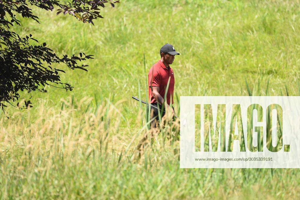 Tiger Woods (USA) walks to the number six tee box during the final round at the 2018 Quicken Loans National at the Tournament Players Club in Potomac MD. PGA Golf Herren 2018: Quicken Loans National JUL 01 - ZUMAcjm_ 20180701_zaf_cjm_020