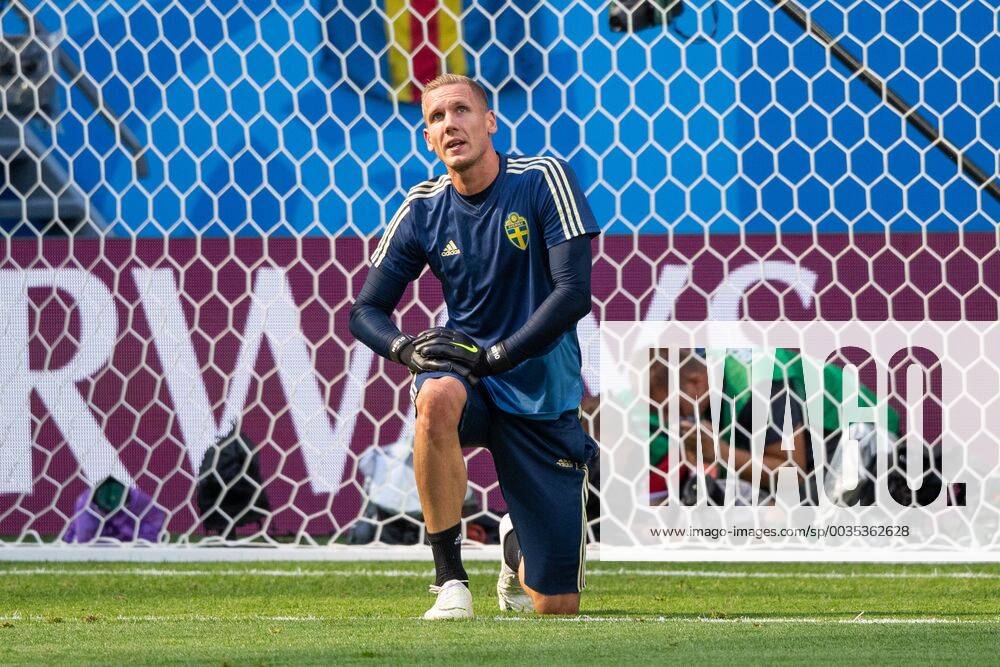 Goalkeeper Robin Olsen of Sweden during warm up prior to the FIFA World Cup round of 16 match between Sweden and Switzerland on July 3, 2018 in St. Petersburg Photo Joel Marklund BILDBYRAN Code JM 87748