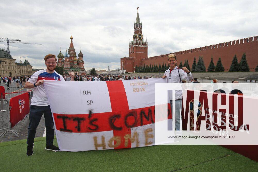 Colombia v England 2018 FIFA World Cup WM Weltmeisterschaft Fussball England fans in Red Square, Moscow before the 2018 FIFA World Cup match at Spartak Stadium, Moscow Content Not Available For UK Newspapers