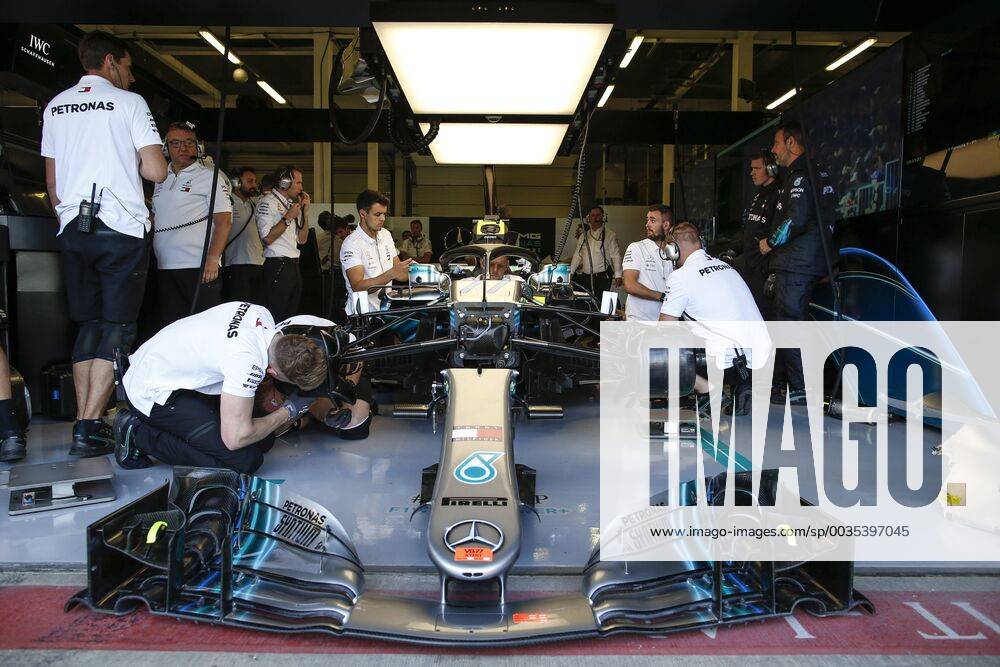 Motorsports: FIA Formula One World Championship WM Weltmeisterschaft 2018, Grand Prix of Great Britain, Mechanicians of Mercedes AMG Petronas Motorsport Silverstone Great Britain