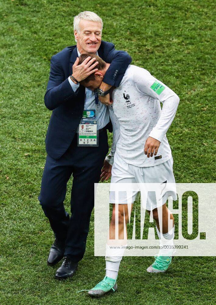 France s manager Didier Deschamps (L) and France s Antoine Griezmann celebrate victory in the 2018 FIFA World Cup WM Weltmeisterschaft Fussball Quarterfinal football match against Uruguay at Nizhny Novgorod Stadium. Stanislav Krasilnikov TASS TS088455