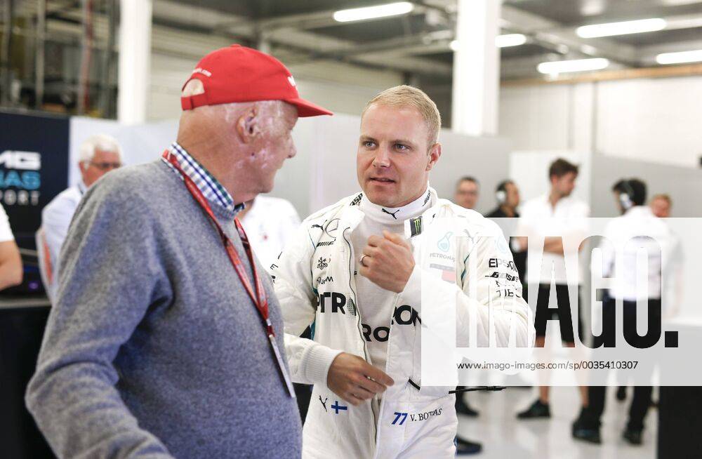 Motorsports: FIA Formula One World Championship WM Weltmeisterschaft 2018, Grand Prix of Great Britain, Niki Lauda (AUT, Mercedes AMG Petronas Motorsport), 77 Valtteri Bottas (FIN, Mercedes AMG Petronas Motorsport), Silverstone Great Britain