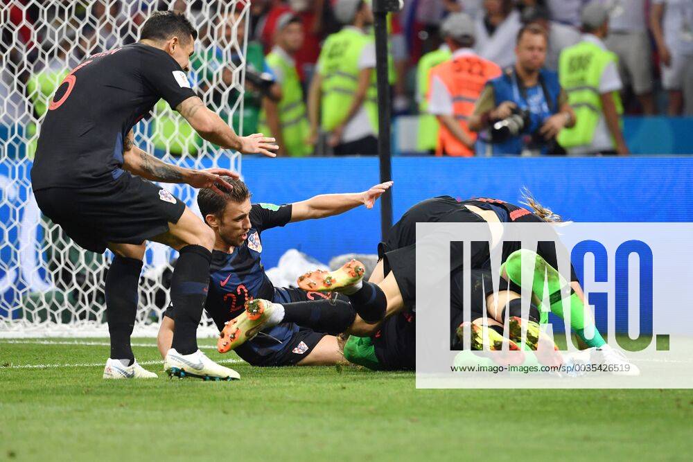 Collective final cheers Player rushing forward Ivan RAKITIC CRO and Danijel SUBASIC Goalkeeper CRO Action Cheers Joy Penalty shootout Action Russia RUS Croatia CRO 5 6 i E Quarterfinal Round of Eight Game 59 07 07 2018 in Sochi Sochi Fisht Stadium Football World Cup 2018 in Russia from 14 06 15 07 2018