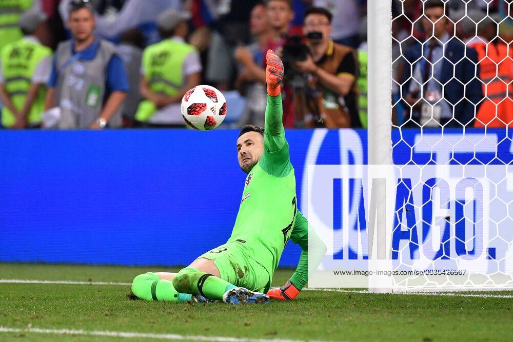 Danijel SUBASIC Goalkeeper CRO Holds penalty Penalty kick Fedor SMOLOV RUS Action Parade parried Penalties Russia RUS Croatia CRO 5 6 i E Quarterfinals Round of Eight Game 59 on 07 07 2018 in Sochi Sochi Fisht Stadium Football World Cup 2018 in Russia from 14 06 15 07 2018