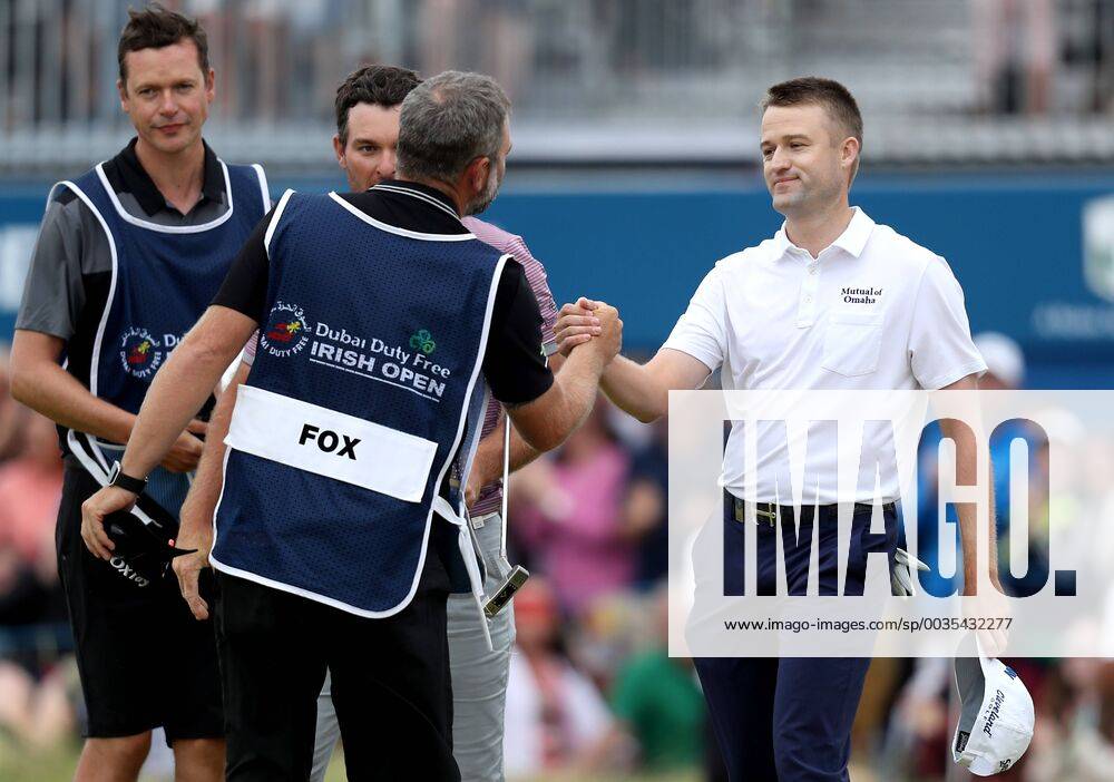 2018 Dubai Duty Free Irish Open, Ballyliffin Golf Club, Co. Donegal 8 7 2018 Ryan Fox s Caddie congratulates Russell Knox on his win Ryan Fox s Caddie congratulates Russell Knox on his win 8 7 2018