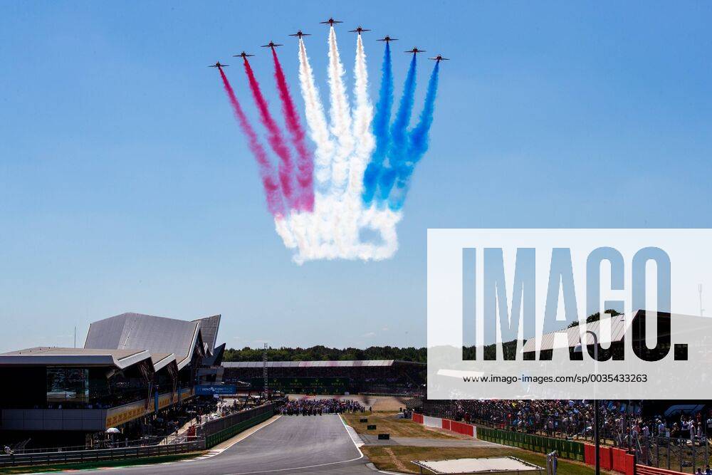 8th July 2018, Silverstone Circuit, Silverstone, England; British Formula One Grand Prix, Race Day; The RAF Red Arrows fly over Silverstone before the race ActionPlus12045521 TimxWilliams