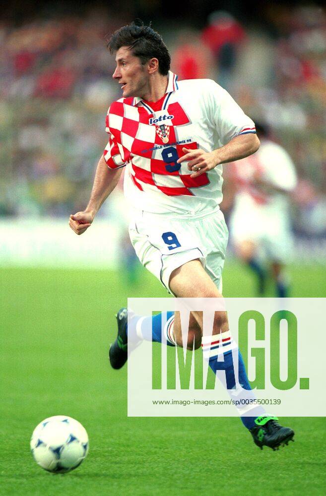 Sport Football Soccer World Cup France 98 Lens Felix Bollaert 14 06 1998 National Team Croatia Davor Suker Full Body Whole Body Leading the lead individual action