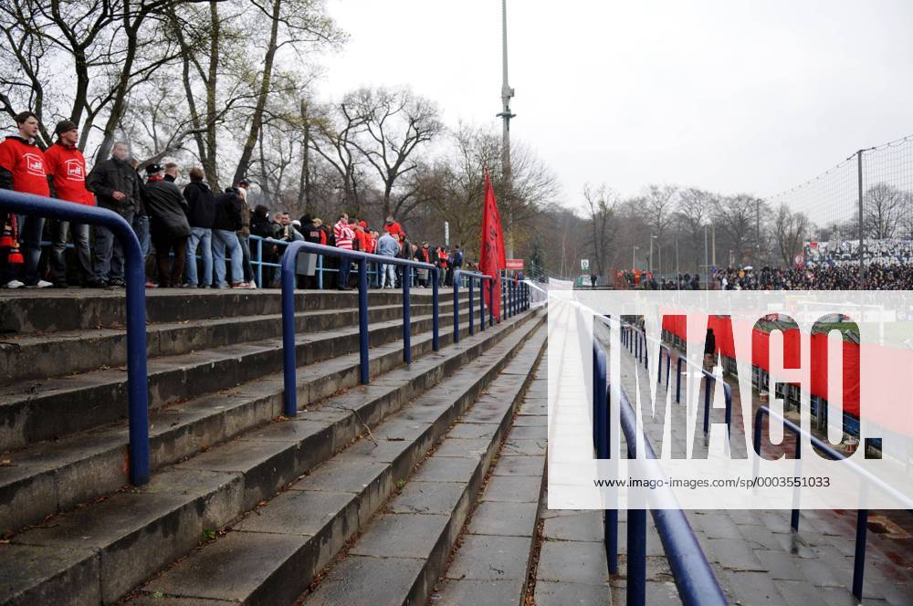 Leerer Gästefanblock im Karl Liebknecht Stadion, Heimspielstätte des SV Babelsberg 03 - Fans von Union Berlin setzen ein Zeichen für die Erhaltung der Alten Försterei Fußball Herren Regionalliga Nord 2007 2008, 3. Liga, 1. FC Union Berlin Totale Potsdam Babelsberg Leere Fußball Herren Regionalliga Nord 2007 2008, 3. Liga, 1. FC Union Berlin Totale Potsdam Babelsberg Leere