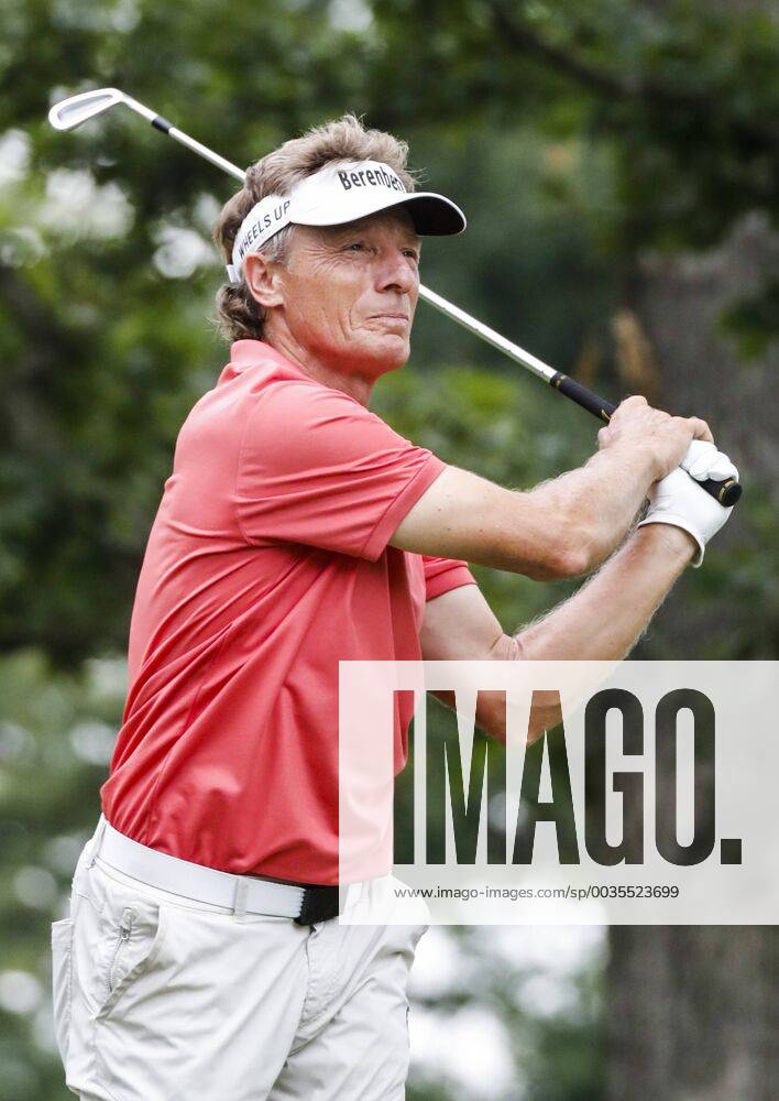 (180715) -- CHICAGO, July 15, 2018 -- Bernard Langer of Germany competes during the third round of Constellation Senior Players Championship golf tournament at Exmoor Country Club on the PGA Golf Herren Tour Champions in Highland Park, Chicago, the United States, on July 14, 2018. ) (SP)U.S.-CHICAGO-GOLF-PGA TOUR CHAMPIONS JoelxLerner