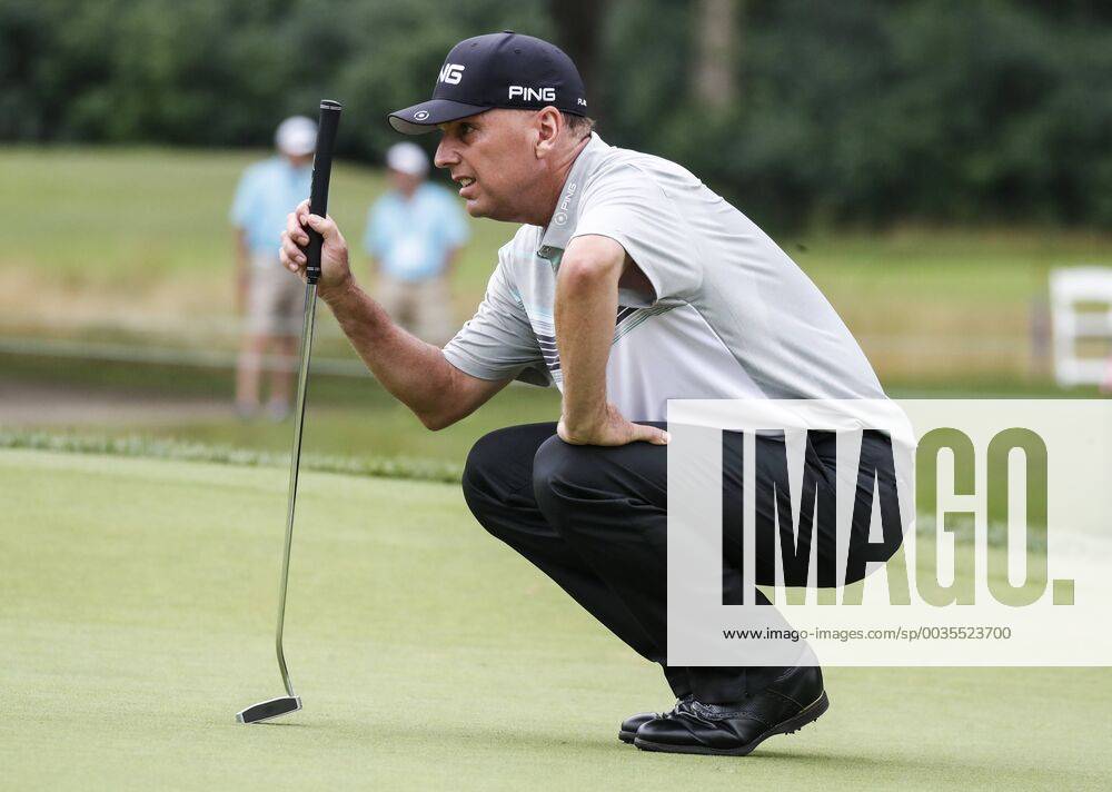 (180715) -- CHICAGO , July 15, 2018 -- Kevin Sutherland of the United States competes during the third round of Constellation Senior Players Championship golf tournament at Exmoor Country Club on the PGA Golf Herren Tour Champions in Highland Park, Chicago, the United States, on July 14, 2018. ) (SP)U.S.-CHICAGO-GOLF-PGA TOUR CHAMPIONS JoelxLerner