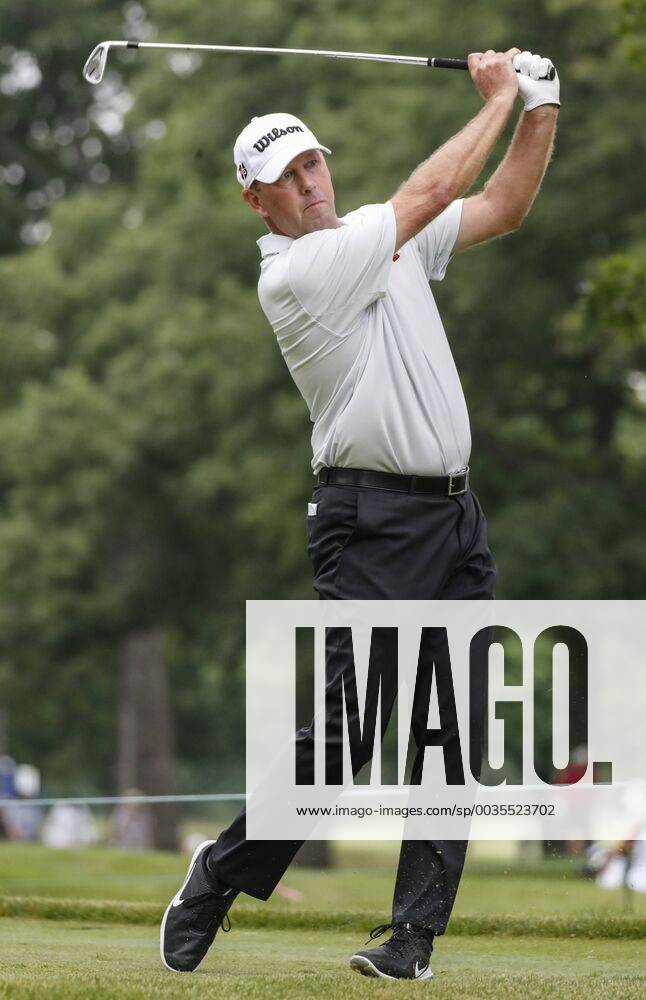 (180715) -- CHICAGO , July 15, 2018 -- Mike Small of the United States competes during the third round of Constellation Senior Players Championship golf tournament at Exmoor Country Club on the PGA Golf Herren Tour Champions in Highland Park, Chicago, the United States, on July 14, 2018. ) (SP)U.S.-CHICAGO-GOLF-PGA TOUR CHAMPIONS JoelxLerner