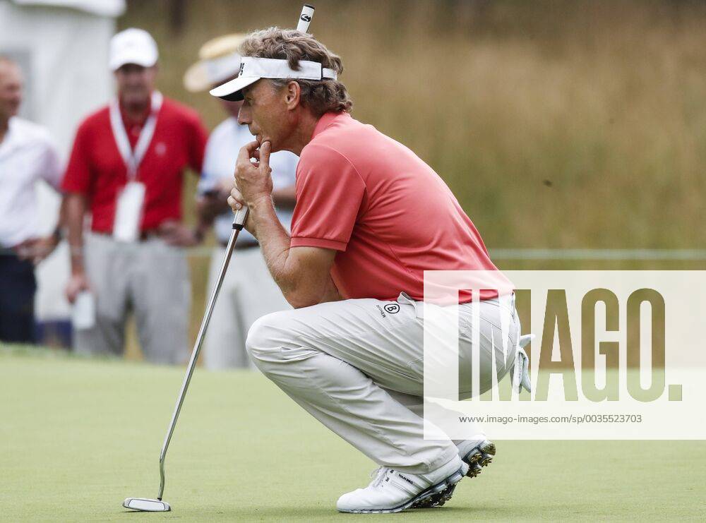 (180715) -- CHICAGO , July 15, 2018 -- Bernard Langer of Germany competes during the third round of Constellation Senior Players Championship golf tournament at Exmoor Country Club on the PGA Golf Herren Tour Champions in Highland Park, Chicago, the United States, on July 14, 2018. ) (SP)U.S.-CHICAGO-GOLF-PGA TOUR CHAMPIONS JoelxLerner
