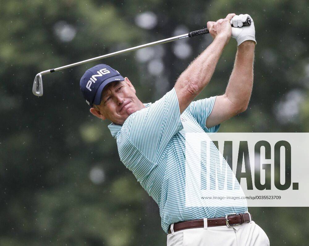 (180715) -- CHICAGO , July 15, 2018 -- Jeff Maggert tees off the 8th hole during the third round of Constellation Senior Players Championship golf tournament at Exmoor Country Club on the PGA Golf Herren Tour Champions in Highland Park, Chicago, the United States, on July 14, 2018. ) (SP)U.S.-CHICAGO-GOLF-PGA TOUR CHAMPIONS JoelxLerner