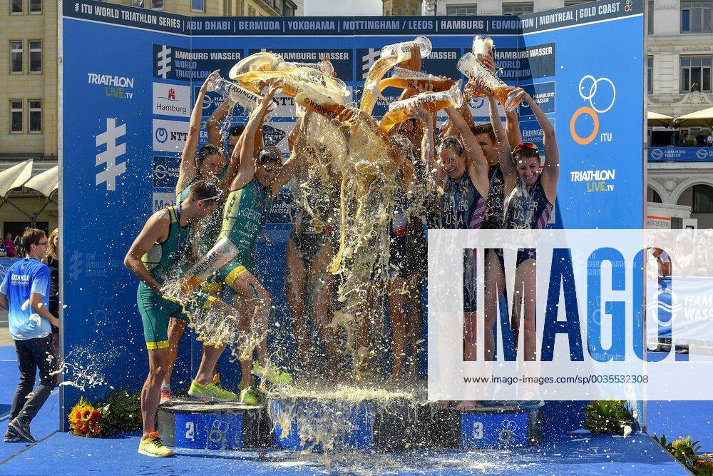 ITU World Triathlon Hamburg Team World Championships Hamburg 15 07 2018 The obligatory beer shower after the award ceremony ITU World Triathlon Hamburg Team WM 15 07 2018 Hamburg