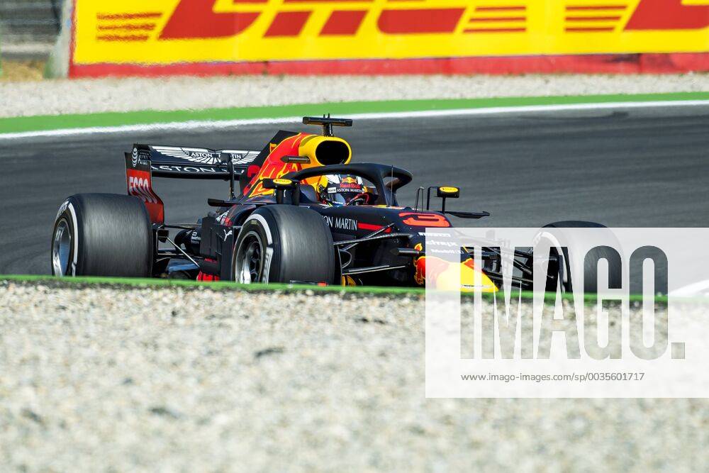Motorsport Formula 1 season 2018 2019 Training on Friday 20 07 2018 at the Hockenheimring in Hockenheim Germany Daniel Ricciardo Aston Martin Red Bull Racing drives through the bend in the Motodrom