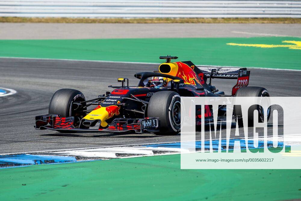 Motorsport Formula 1 Season 2018 2019 Training on Friday 20 07 2018 at the Hockenheimring in Hockenheim Germany Daniel Ricciardo Aston Martin Red Bull Racing accelerates out of the hairpin bend
