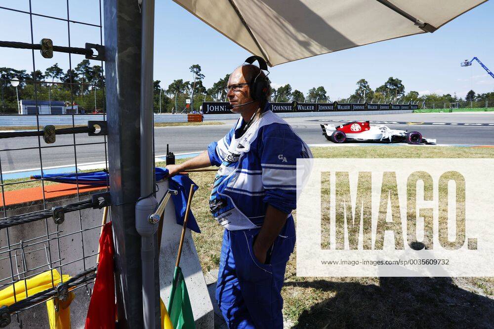 Motorsports: FIA Formula One World Championship WM Weltmeisterschaft 2018, Grand Prix of Germany, steward, Streckenposten, track marshal Hockenheim Germany