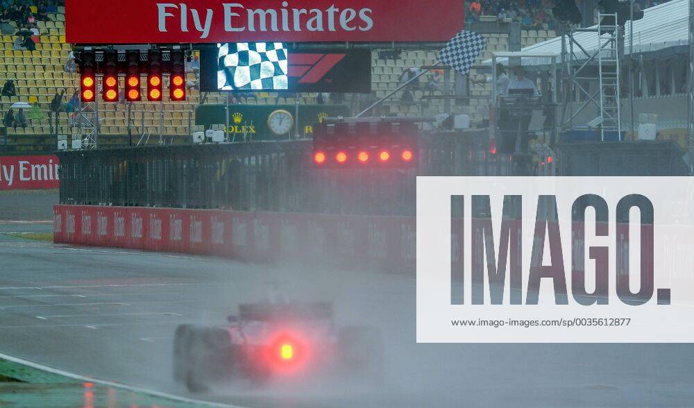 Formula 1 FIA Grand Prix of Germany 3 Free practice 2018 v l end of session red traffic light goal flag Hockenheim
