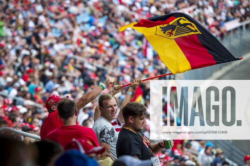 Motorsport Formula 1 Season 2018 2019 Qualifying on Saturday 21 07 2018 at the Hockenheimring in Hockenheim Germany The fans in the Sachskurve in the Motodrome cheer after the pole position of Sebastian Vettel Scuderia Ferrari