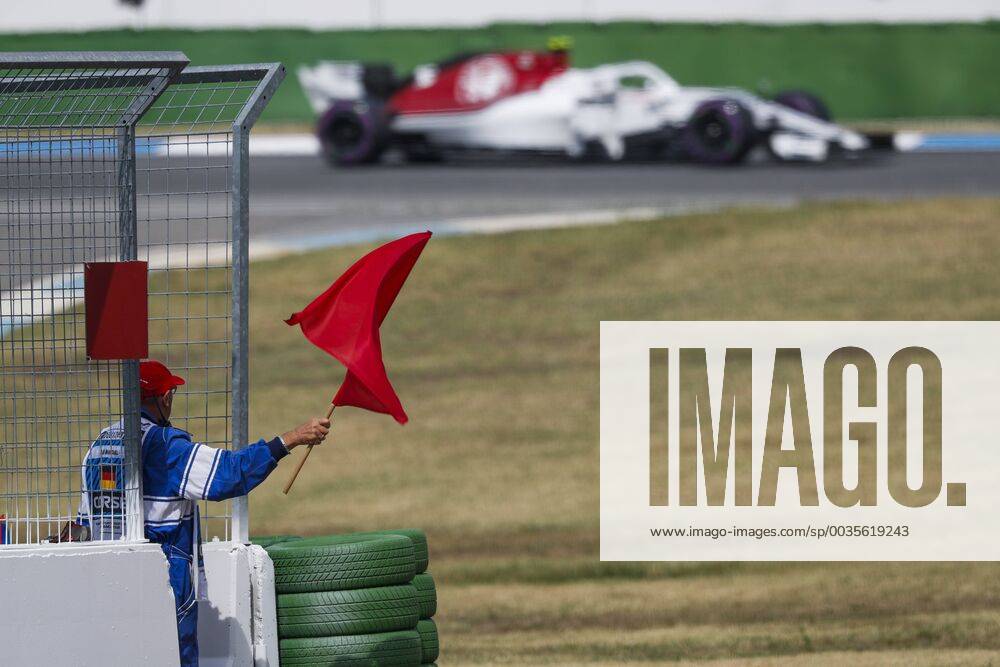 Motorsports: FIA Formula One World Championship WM Weltmeisterschaft 2018, Grand Prix of Germany, Red flag, rote Flagge Hockenheim Germany