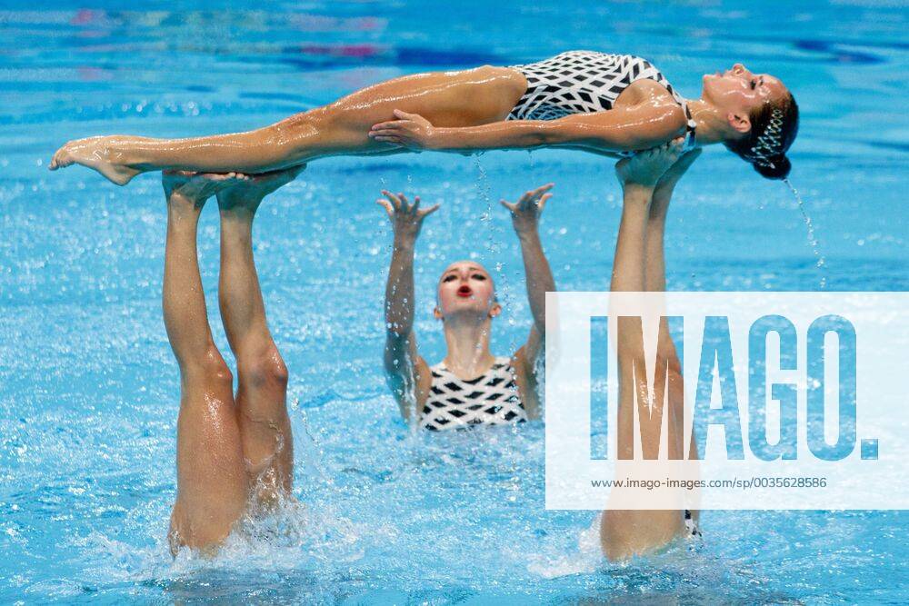 KW29 (180722) -- BUDAPEST, July 22, 2018 -- Members of team Ukraine perform during the women team free final at the 16th FINA World Junior Artistic Swimming Championships in Budapest, Hungary on July 21, 2018. Ukraine won the silver medal with 91.8000 points. ) (SP)HUNGARY-BUDAPEST-FINA-ARTISTIC SWIMMING-WORLD CHAMPIONSHIPS-TEAM FREE SzilardxVoros