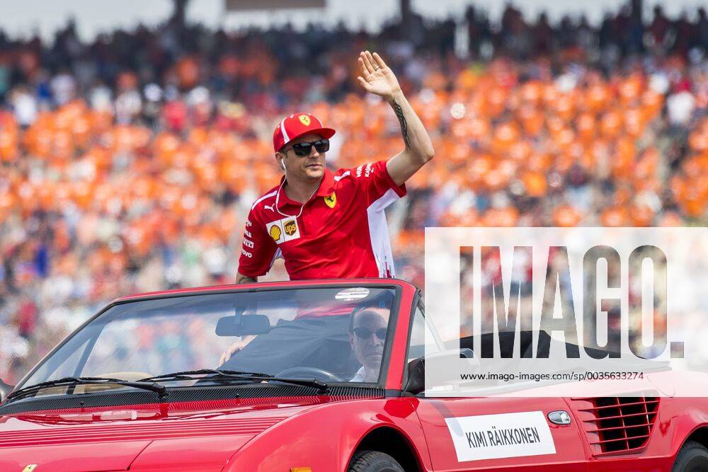 Motorsport Formula 1 Season 2018 2019 Race on Sunday 22 07 2018 at the Hockenheimring in Hockenheim Germany Kimi Raikkonen Scuderia Ferrari waves to the fans