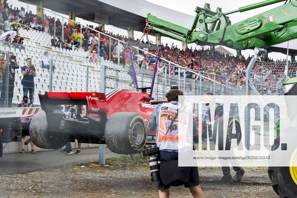 Motorsport Formula 1 Season 2018 2019 Race on Sunday 22 07 2018 at the Hockenheimring in Hockenheim Germany The damaged car of Sebastian Vettel Scuderia Ferrari is transported away