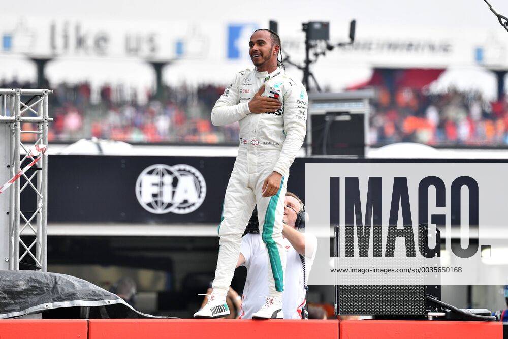 Lewis HAMILTON GBR Mercedes AMG Petronas Motorsport Winner winner stands on the pit wall Cheers Joy Enthusiasm Action Single action Single shot Full stop Full body full figure Formula 1 GP of Germany race Hockenheimring season 2018 on 22 07 2018