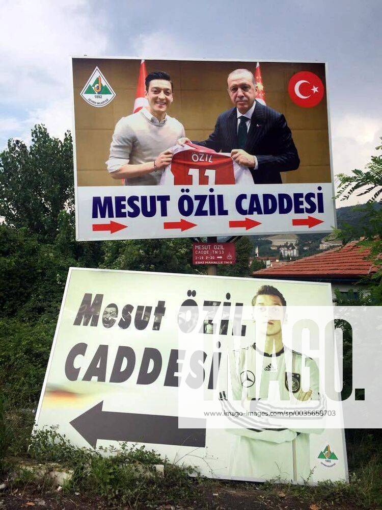 Fußball, Devrek, Heimatort von Özil ersetzt Nationaltrikotfoto durch Erdogan-Foto Devrek city, hometown of Mesut Ozil in Turkey, replaced the signboard of Mesut Ozil Street name with the photo taken with President Recep Tayyip Erdogan. The decision has just came after Turkish - German soccer player Mesut Ozil explained that he left the German National Football Team. City Mayor Mustafa Semerci said that they removed Ozil s picture with Germain jersey with the photo he was taken with President Recep Tayyip Erdogan.