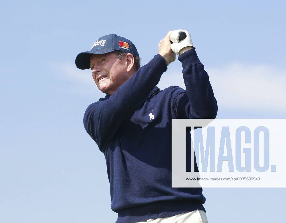 26th July 2018, Old Course at St Andrews, St Andrews, Scotland; The 2018 Senior Open Golf Championships, 1st round; Tom Watson (USA) plays his tee shot on the 16th hole ActionPlus12050542 AlanxMartin