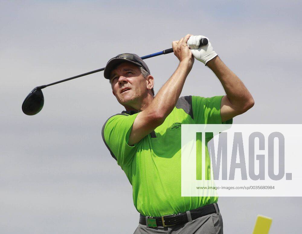 26th July 2018, Old Course at St Andrews, St Andrews, Scotland; The 2018 Senior Open Golf Championships, 1st round; Scott Dunlap (USA) plays his tee shot on the 16th hole ActionPlus12050530 AlanxMartin