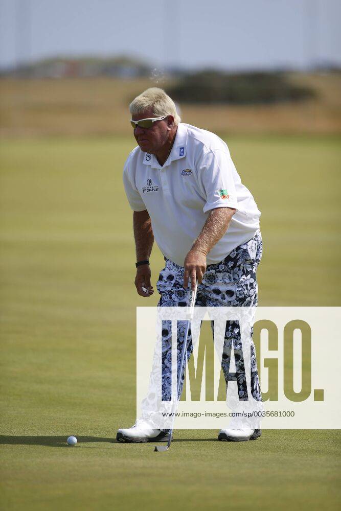 26th July 2018, Old Course at St Andrews, St Andrews, Scotland; The 2018 Senior Open Golf Championships, 1st round; John Daly (USA) prepares to putt on the 15th hole ActionPlus12050567 AlanxMartin